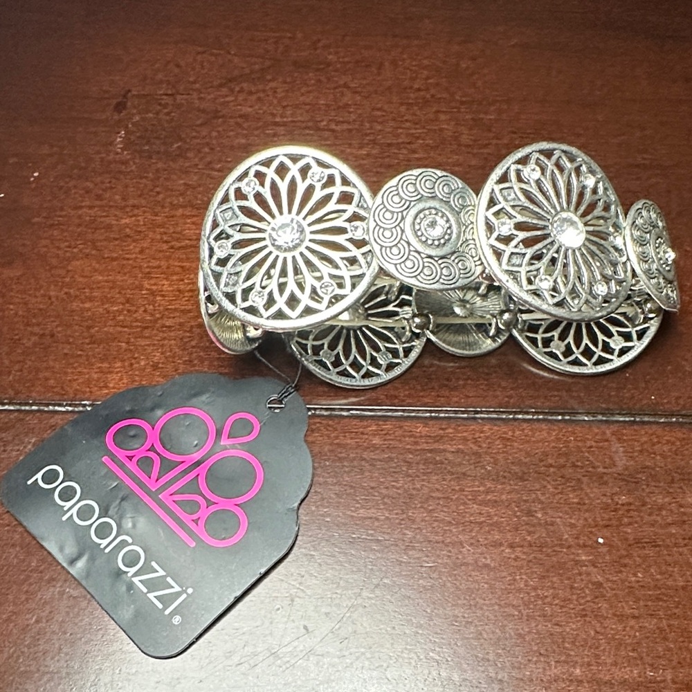 NWT Paparazzi Silver Filigree Floral Bracelet | Stretch Fit